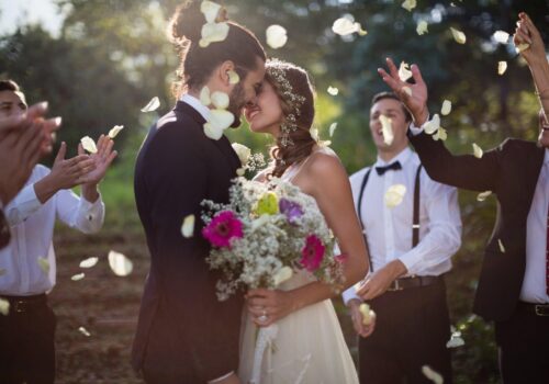 Braut, Bräutigam und Gäste – Tipps zur Kleidung